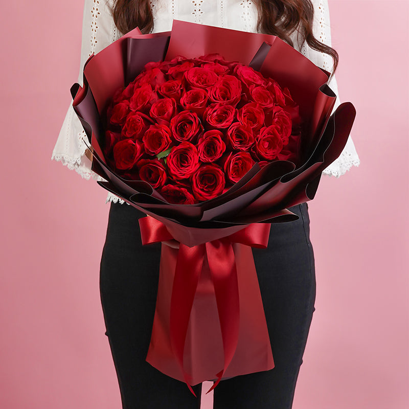 flowers_bouquet_giant 50 roses - Scarlet Heart