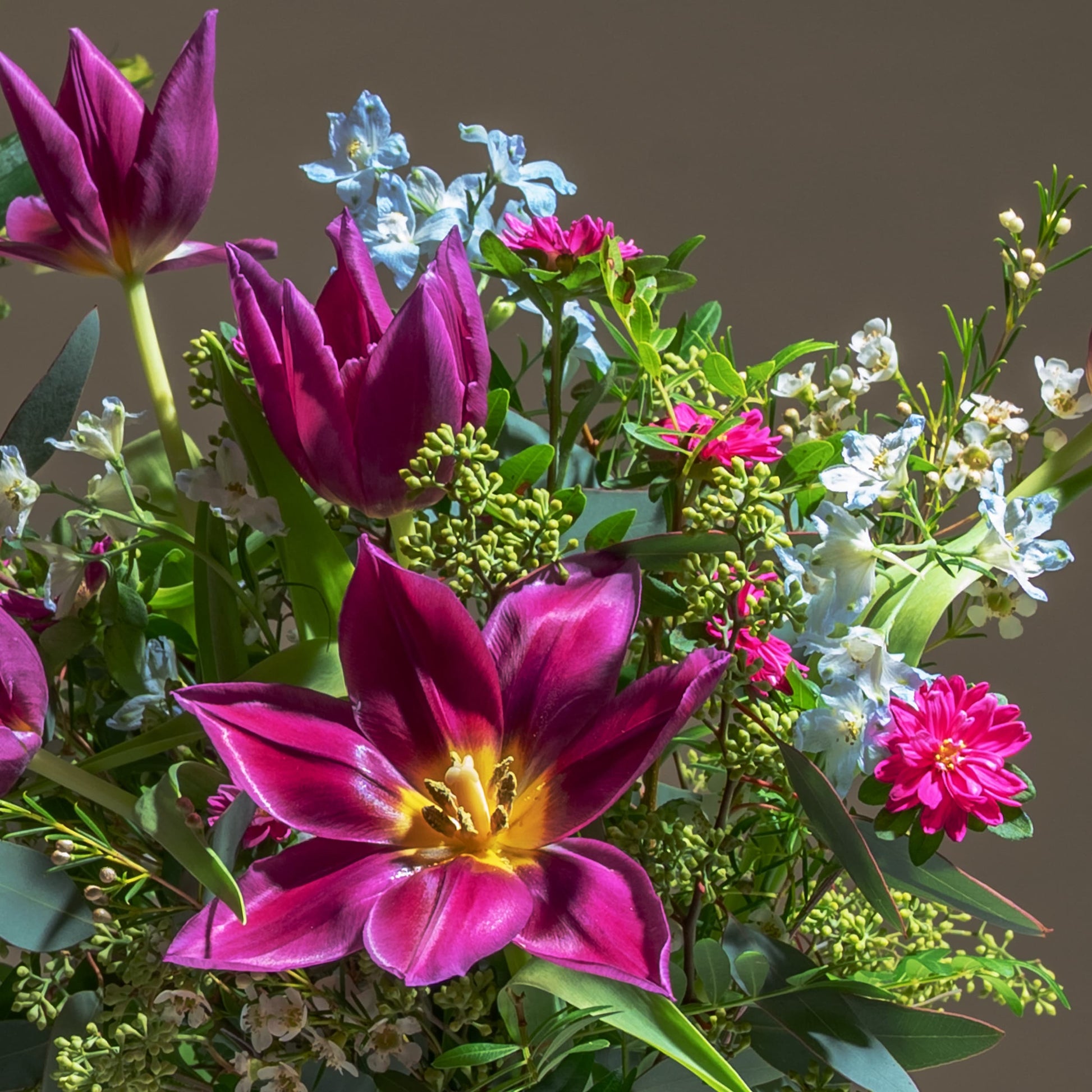 flowers_vase Elegant Purple Tulips