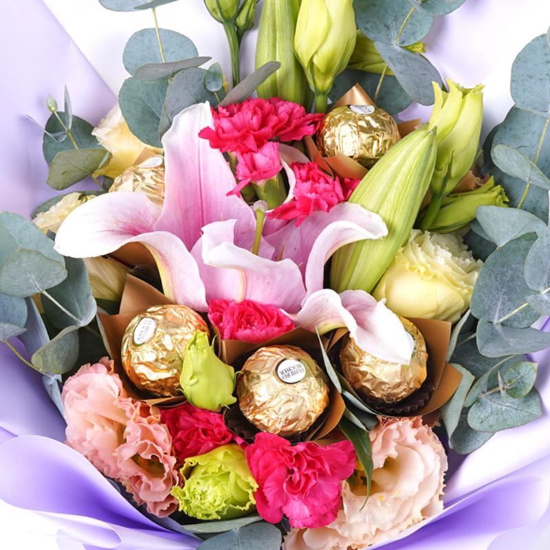 flowers_bouquet_ferrero Chocolate Heaven