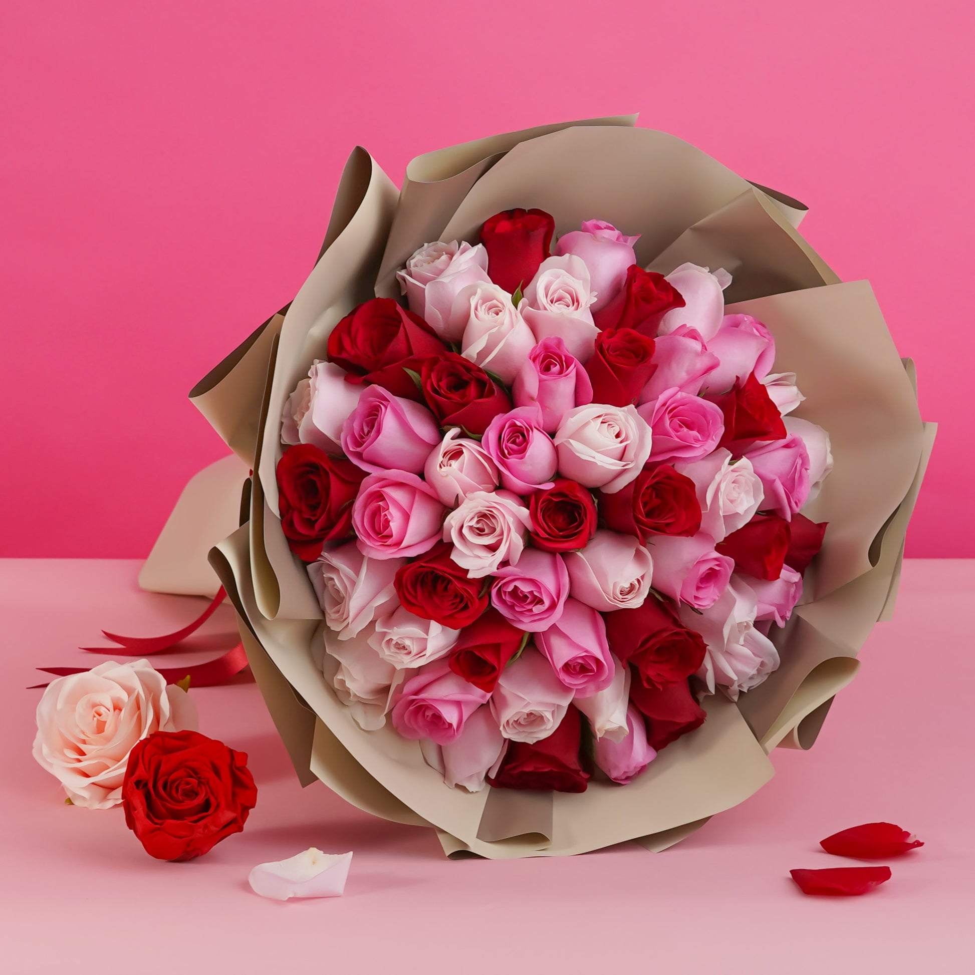 flowers_bouquet_giant 50 roses - Strawberry Kisses