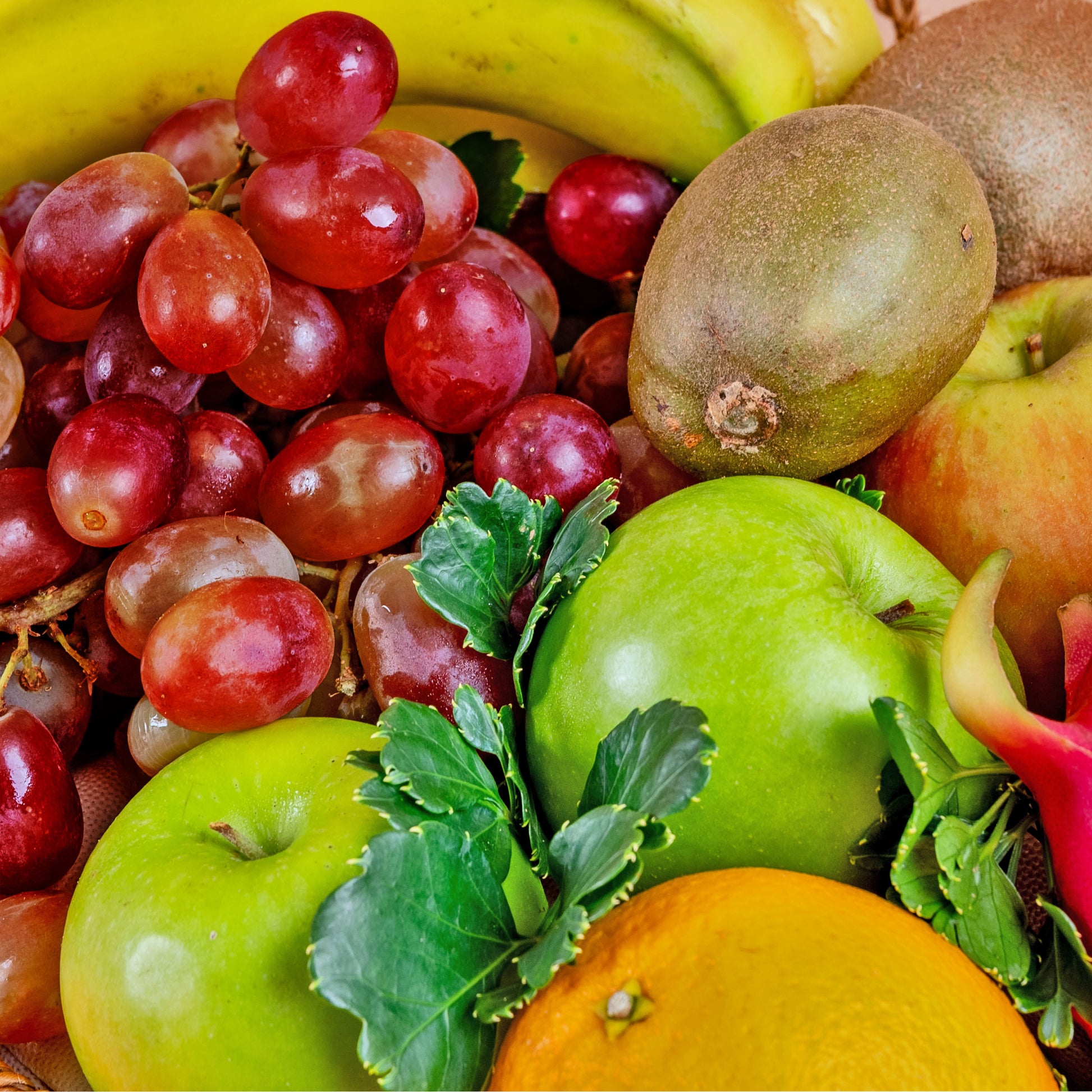 hamper_fruit Medium Fruit Basket