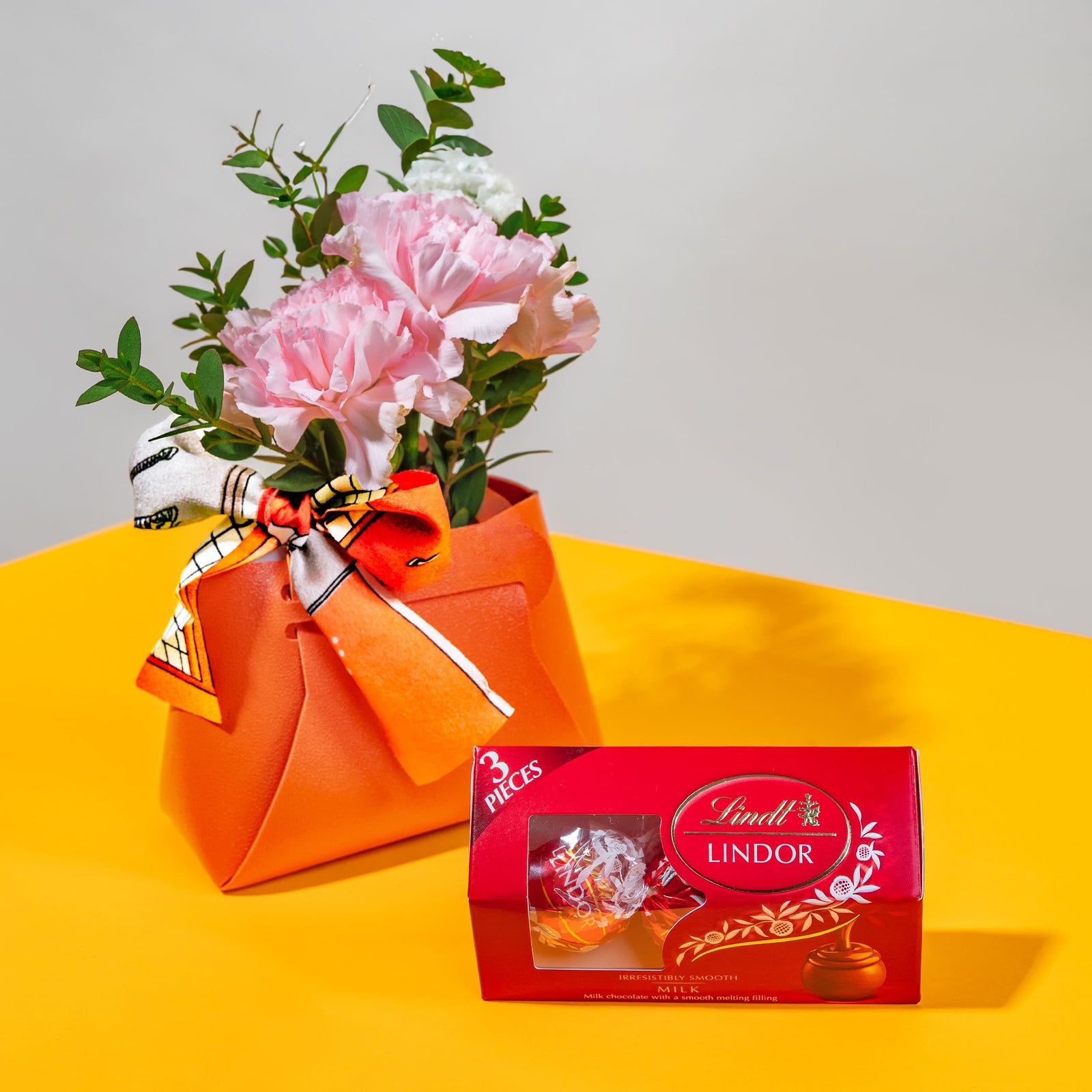 twilly_bag_set Petite Muse Gift Set (Twilly Bag with Flowers & Lindt Chocolate)