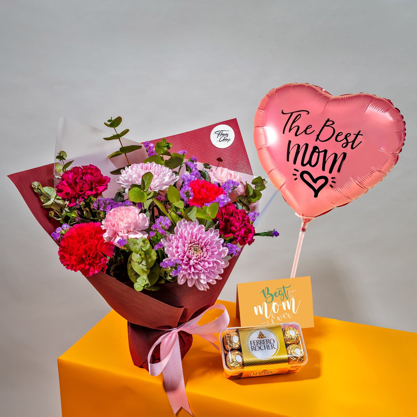 bundle_bouquet_ferrero_balloon The Best Mom Gift Set