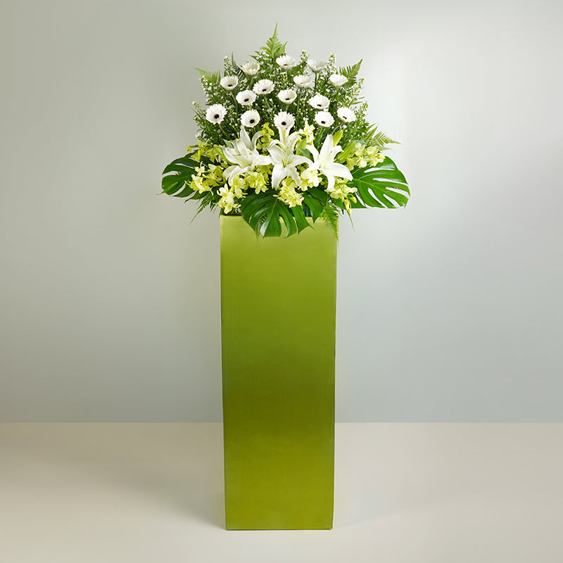 flower_stand_condolence The Fallen Hero Condolence / Funeral Flowers