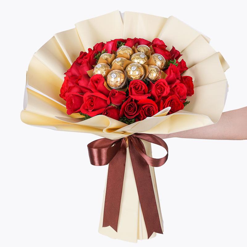 flowers_bouquet_ferrero 30 Red Roses and Ferrero
