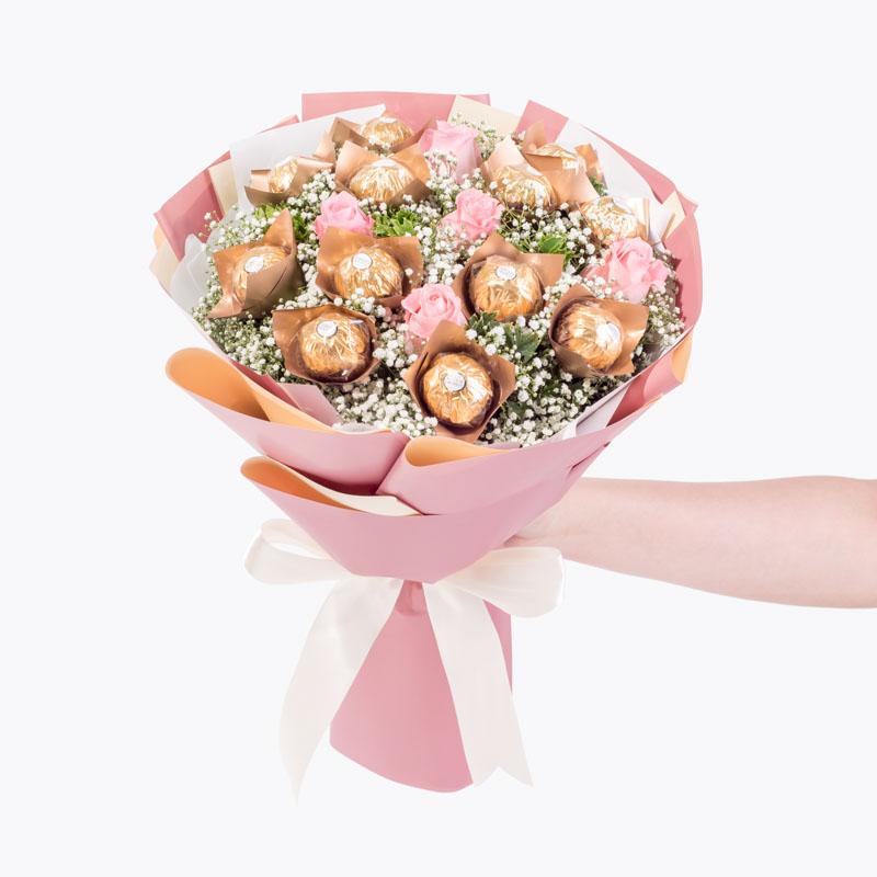 flowers_bouquet_ferrero Sweeter Blooms